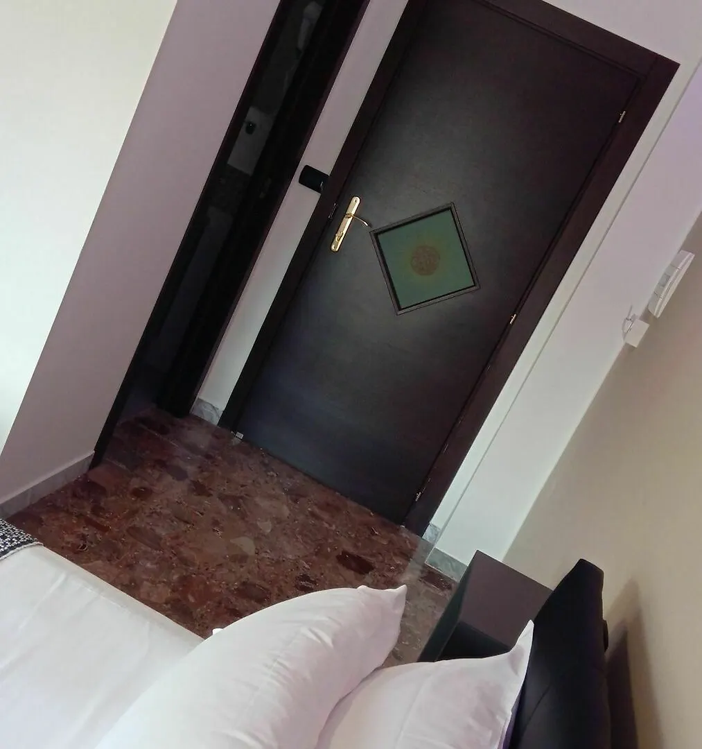 Marina Sky 8 Deluxe Rooms Naples Hotel