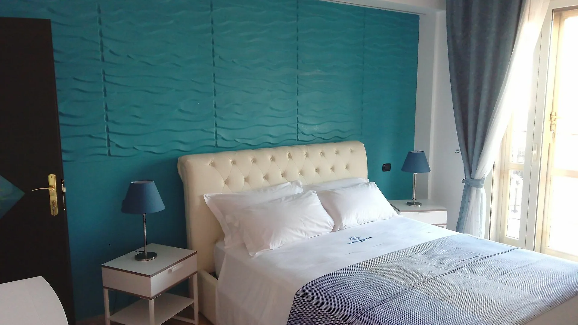 Marina Sky 8 Deluxe Rooms Naples